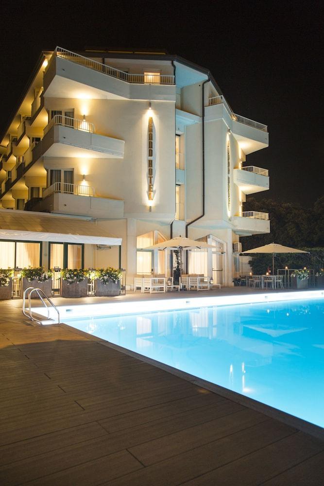 Grand Hotel Forte dei Marmi Bagian luar foto